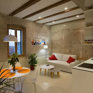  Apartment Traces